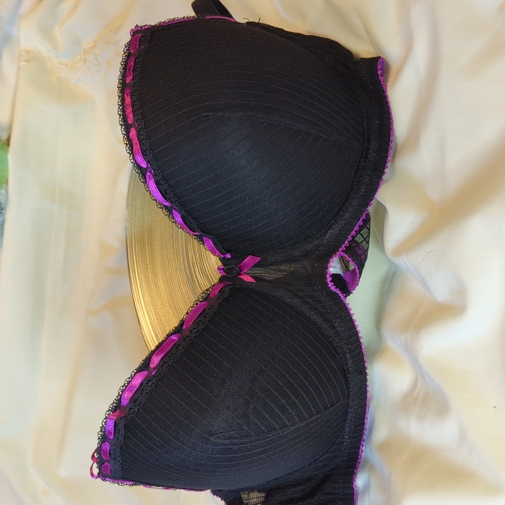 🔖 NWOT LVER sz38D black and dark pink underwire bra